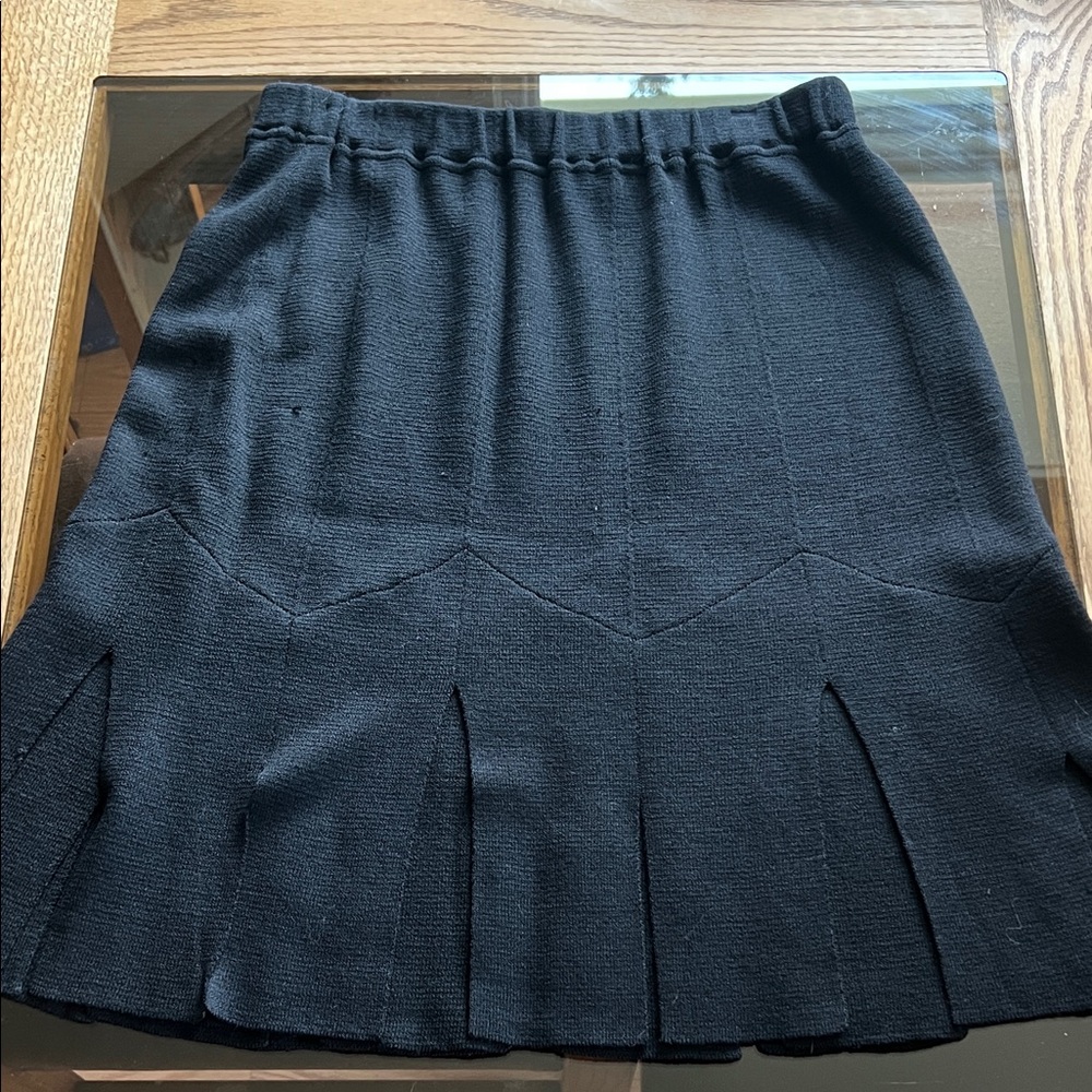 St. John Collection Panel Skirt – Black | Size 8